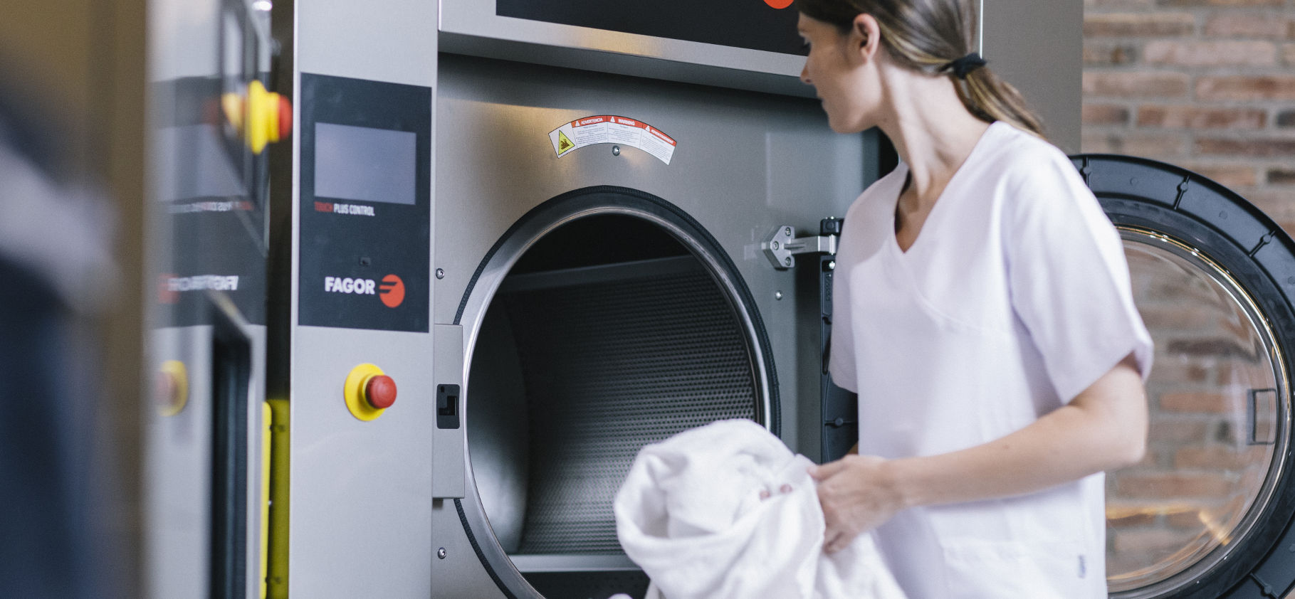 Laundry washing clearance machine